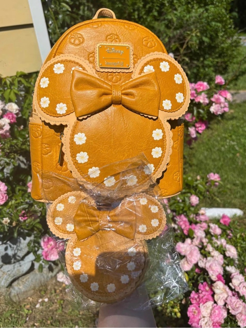 Loungefly Tan Minnie Daisy Bow Mini Backpack with Coin Purse Scented Pumpkin